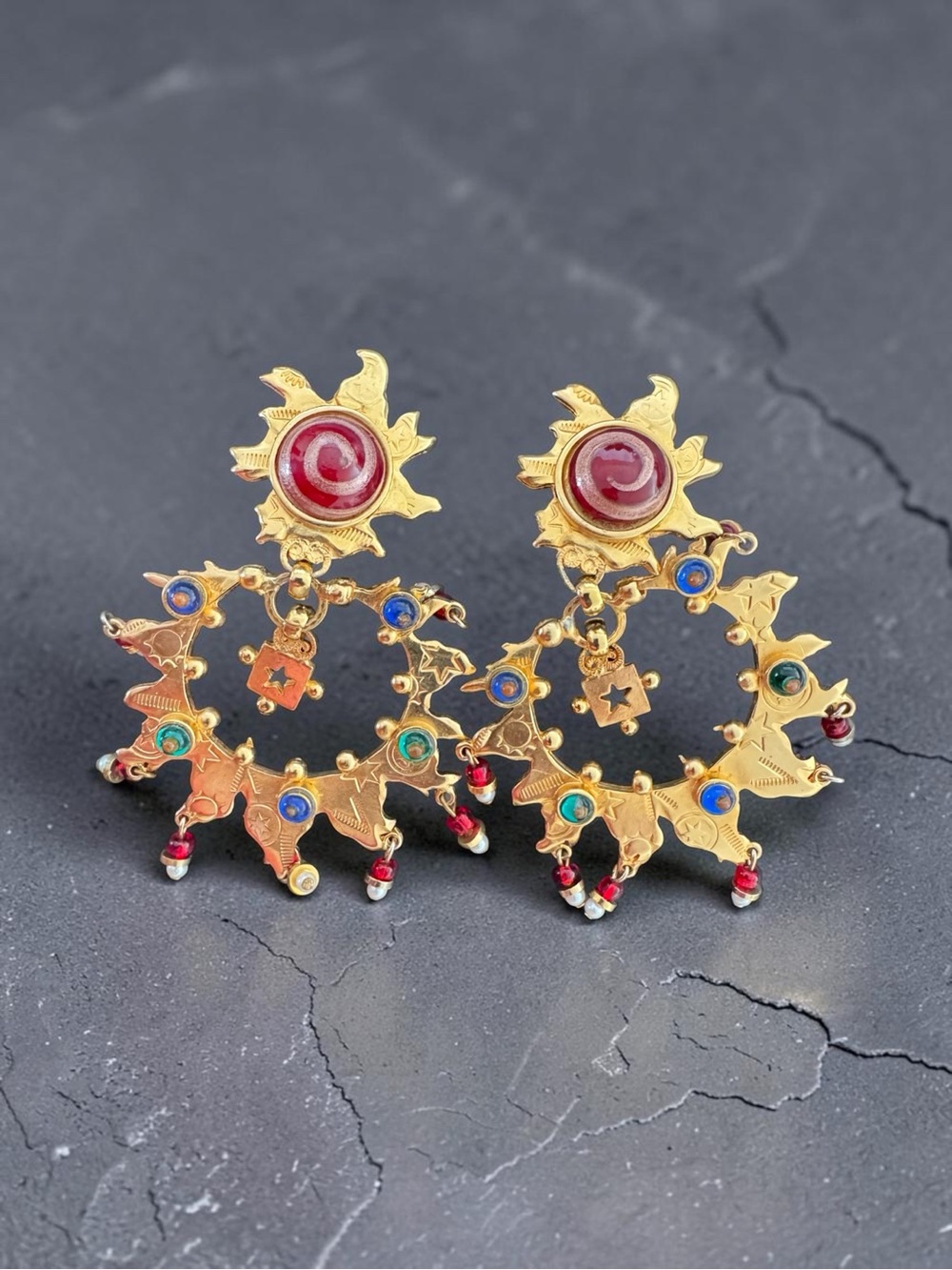 Vintage Etruscan Revival Gold Red Cabochon Zodiac Sunburst Drop Dangle Earrings